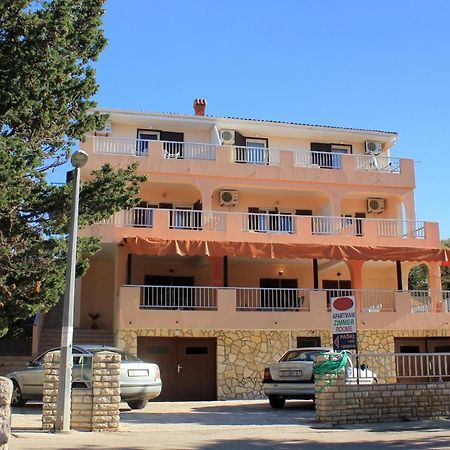 Apartments And Rooms By The Sea Mandre, Pag - 3557 Kolan Extérieur photo