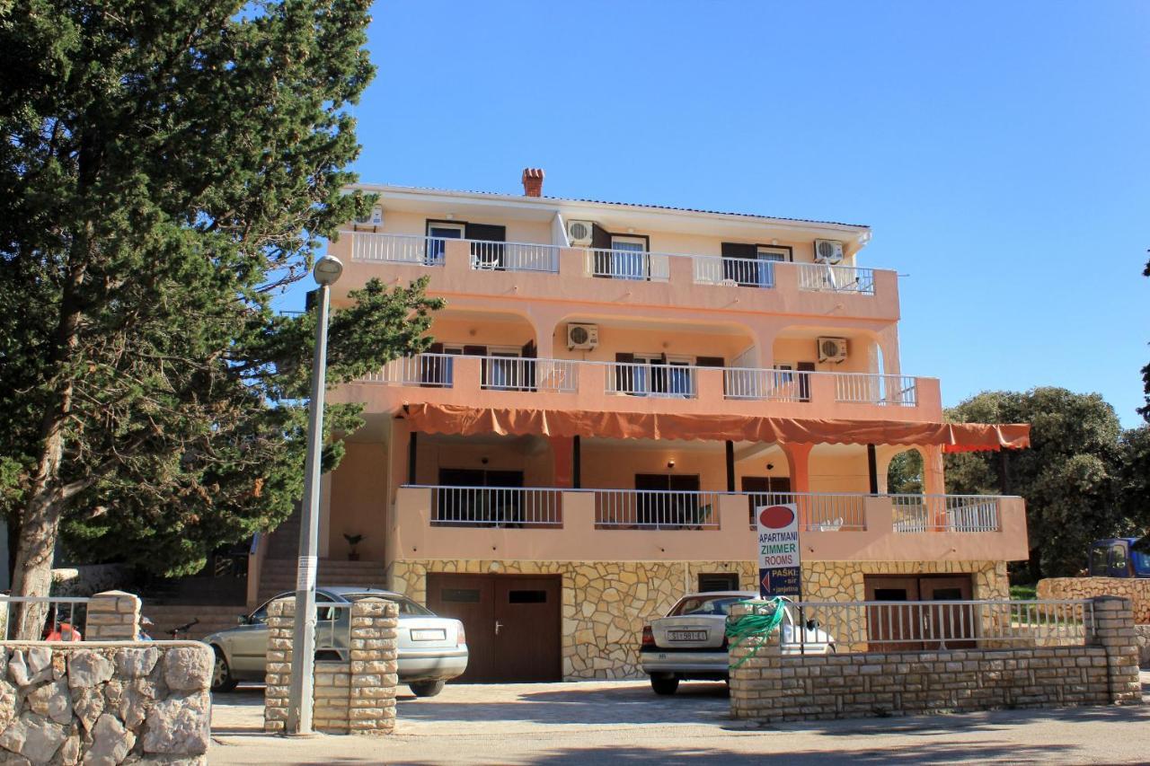 Apartments And Rooms By The Sea Mandre, Pag - 3557 Kolan Extérieur photo