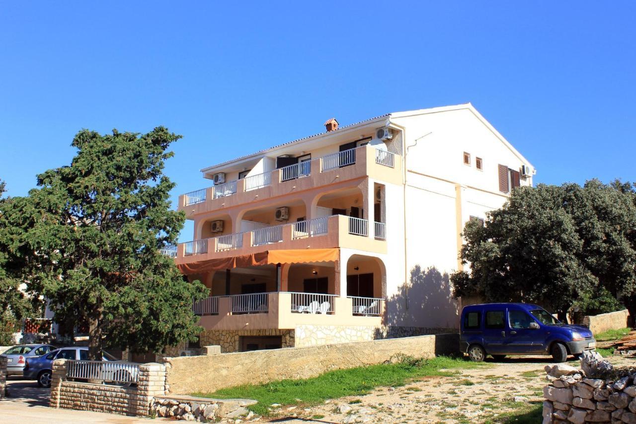 Apartments And Rooms By The Sea Mandre, Pag - 3557 Kolan Extérieur photo
