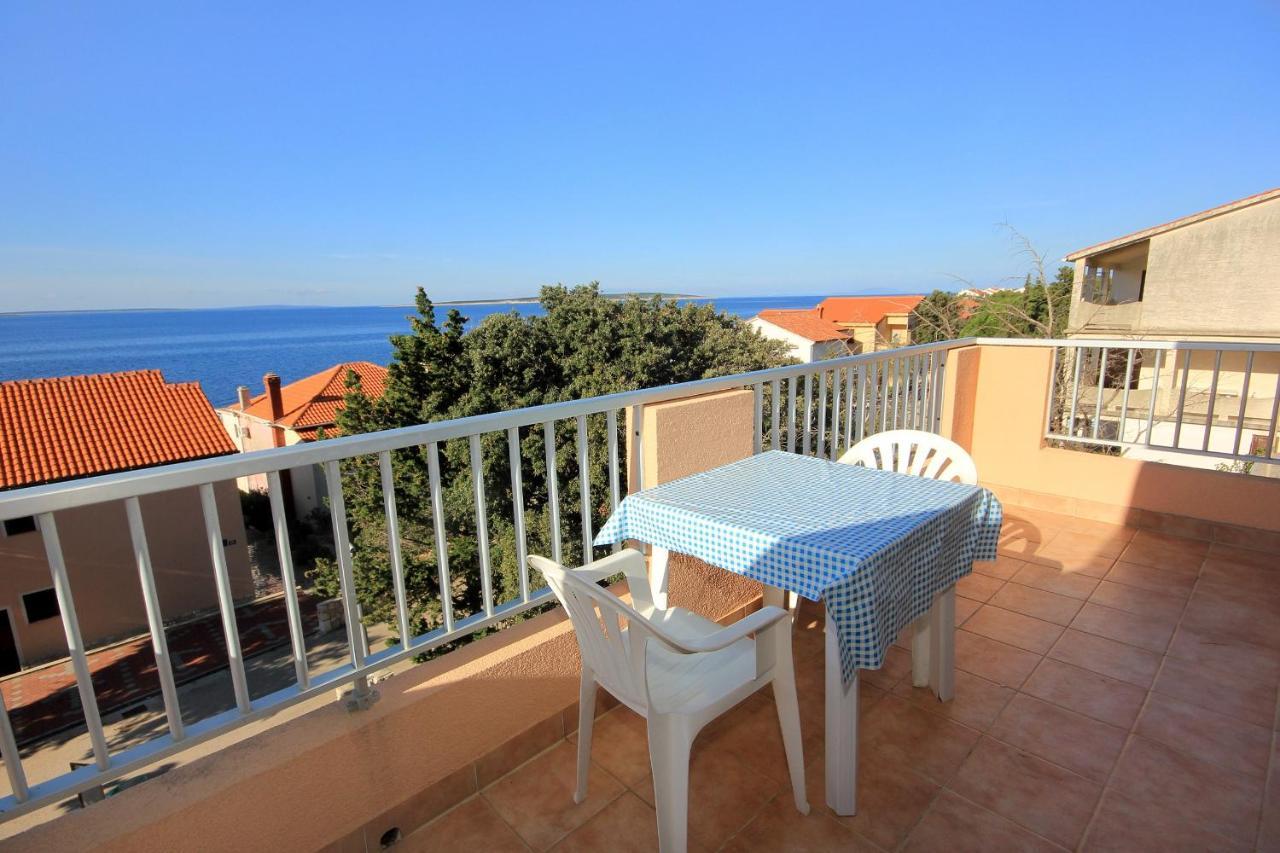 Apartments And Rooms By The Sea Mandre, Pag - 3557 Kolan Extérieur photo