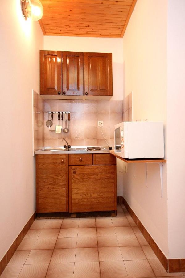 Apartments And Rooms By The Sea Mandre, Pag - 3557 Kolan Extérieur photo