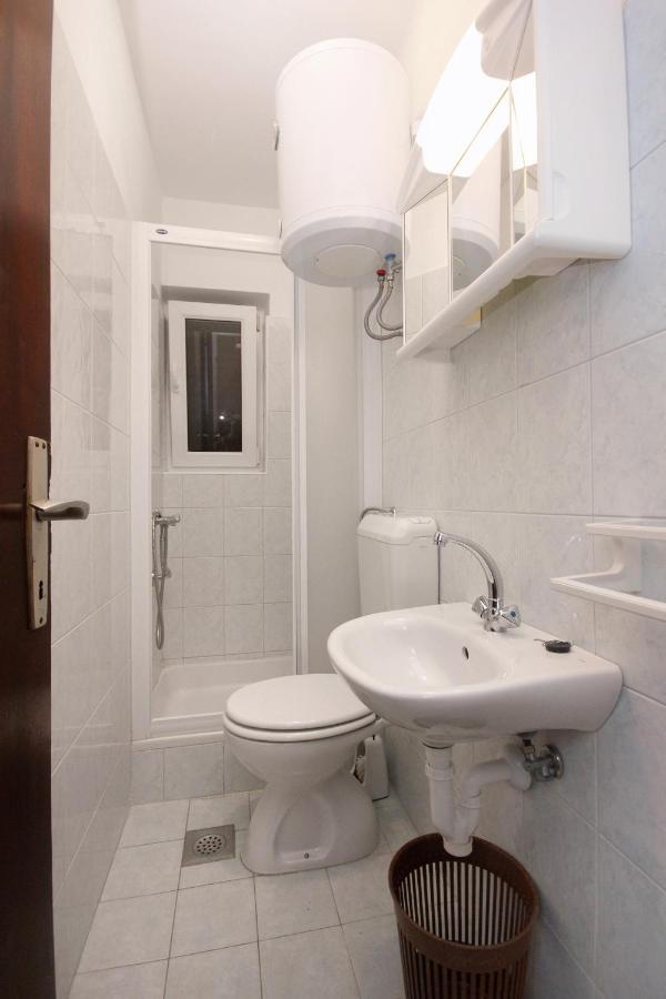 Apartments And Rooms By The Sea Mandre, Pag - 3557 Kolan Extérieur photo