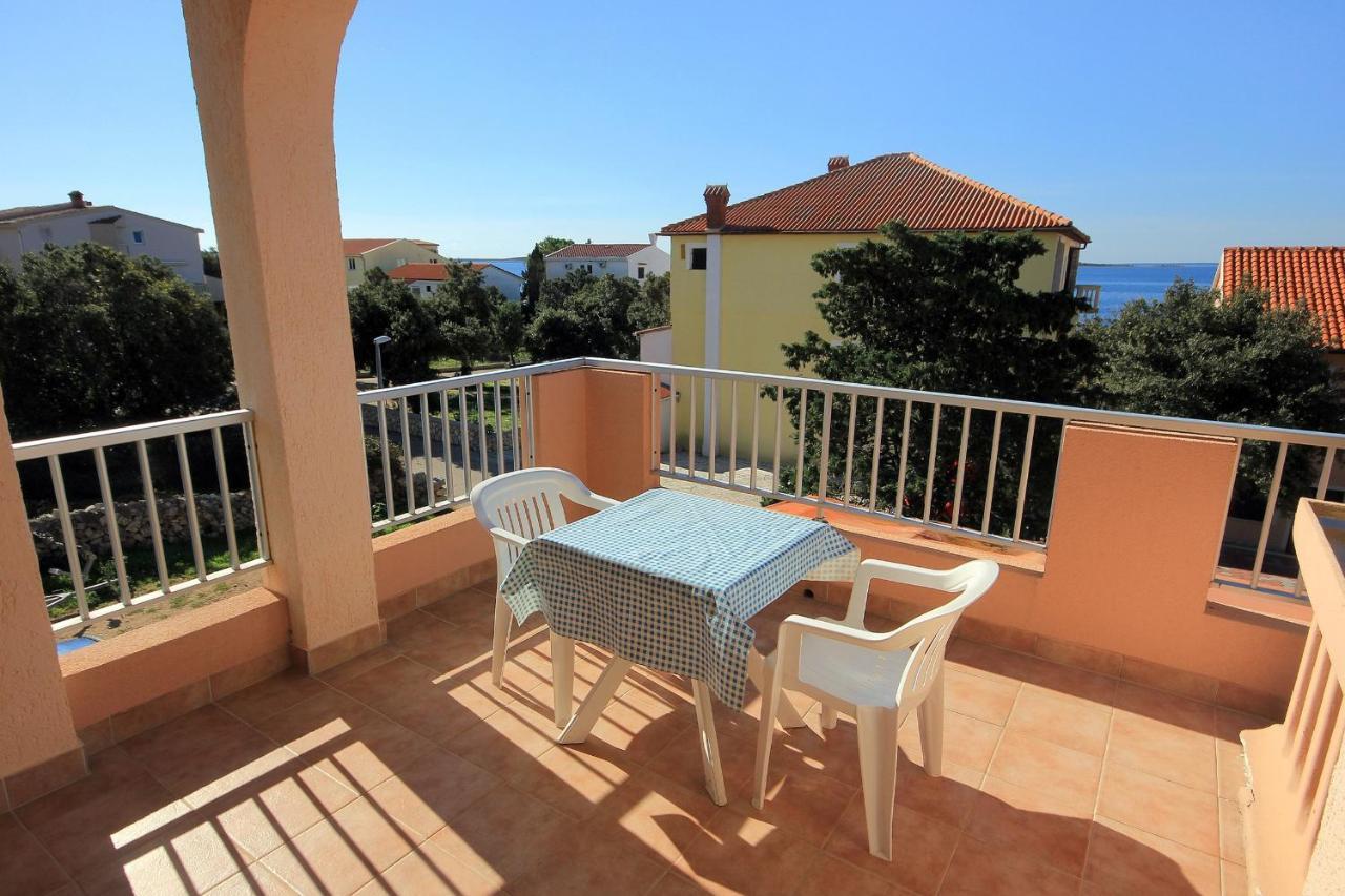 Apartments And Rooms By The Sea Mandre, Pag - 3557 Kolan Extérieur photo