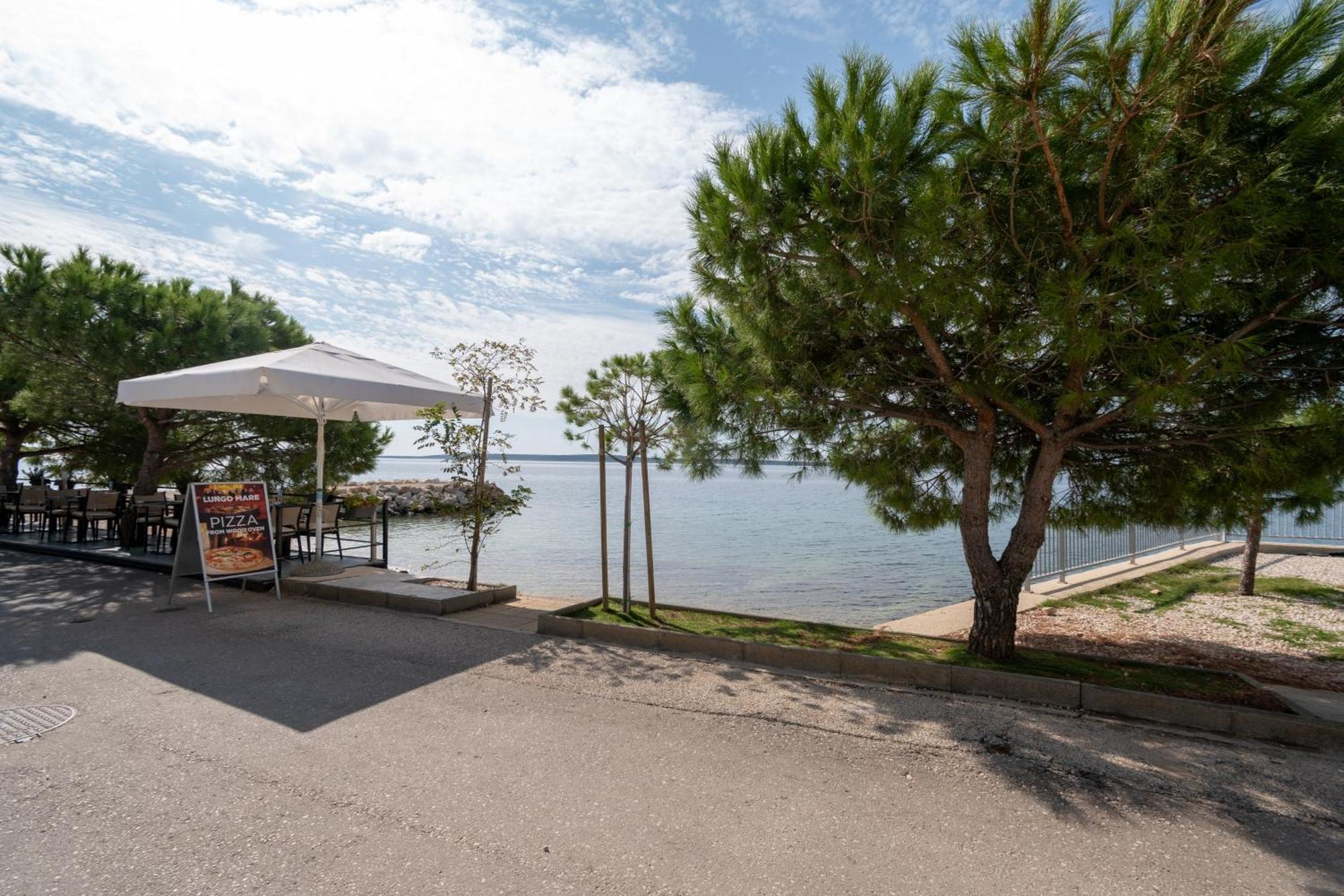 Apartments And Rooms By The Sea Mandre, Pag - 3557 Kolan Extérieur photo