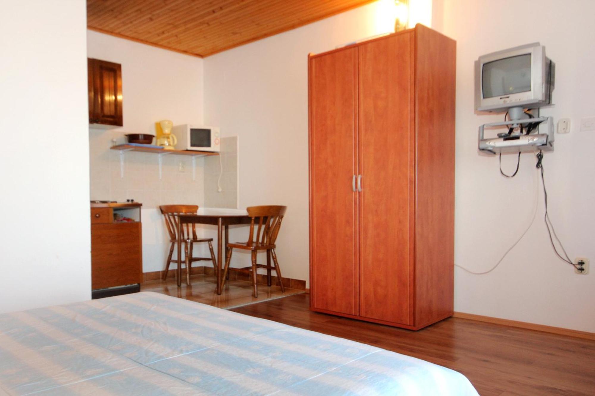 Apartments And Rooms By The Sea Mandre, Pag - 3557 Kolan Chambre photo
